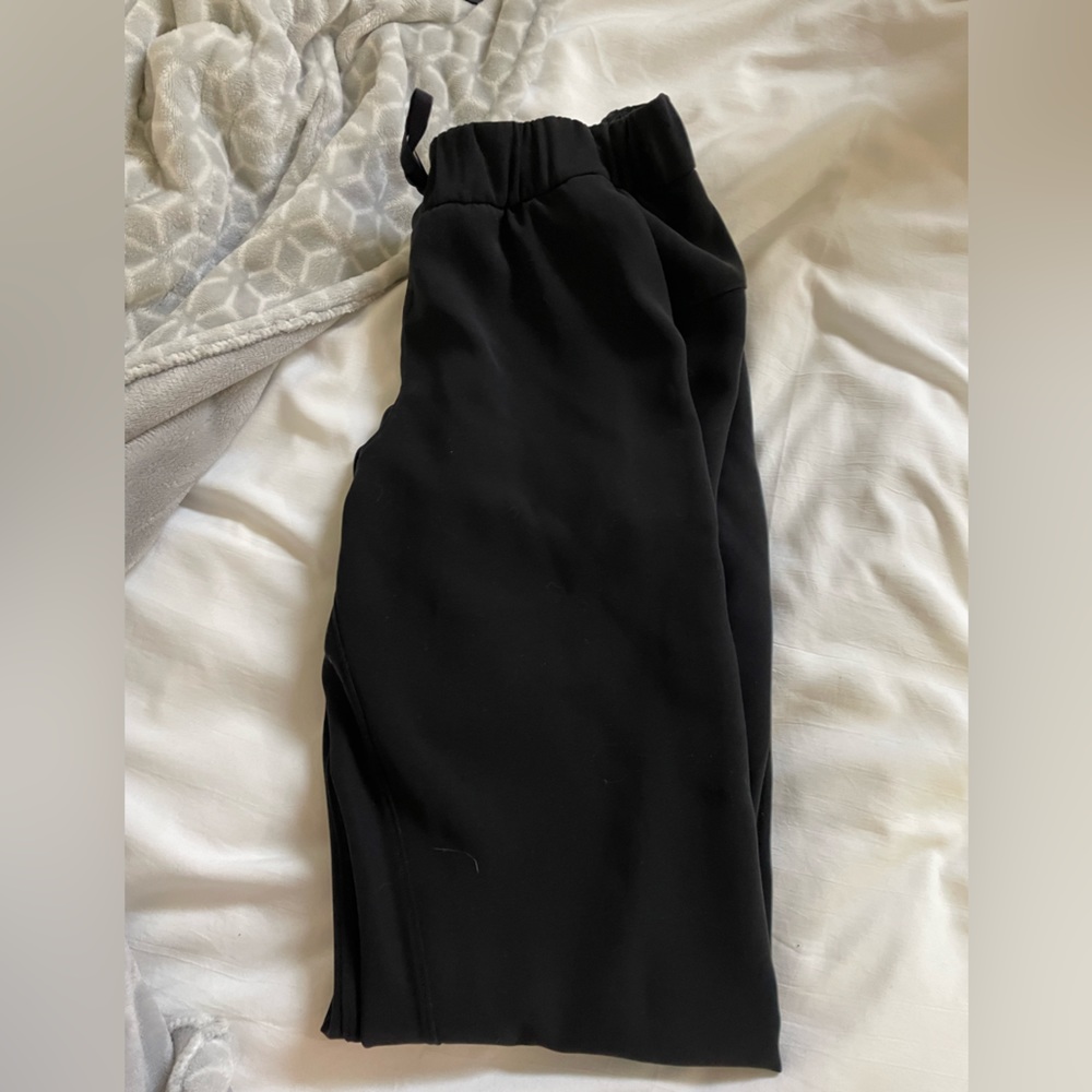 Black lulu joggers